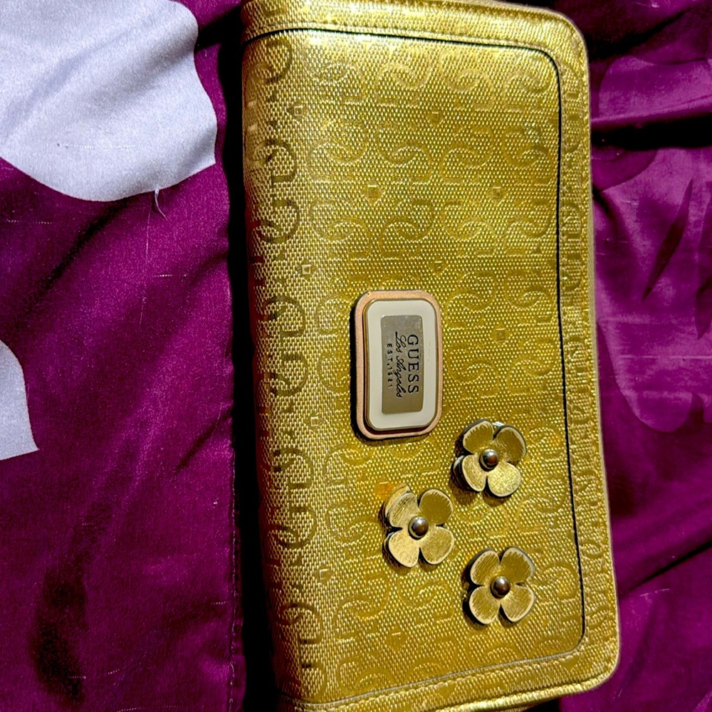 Guess wristlet